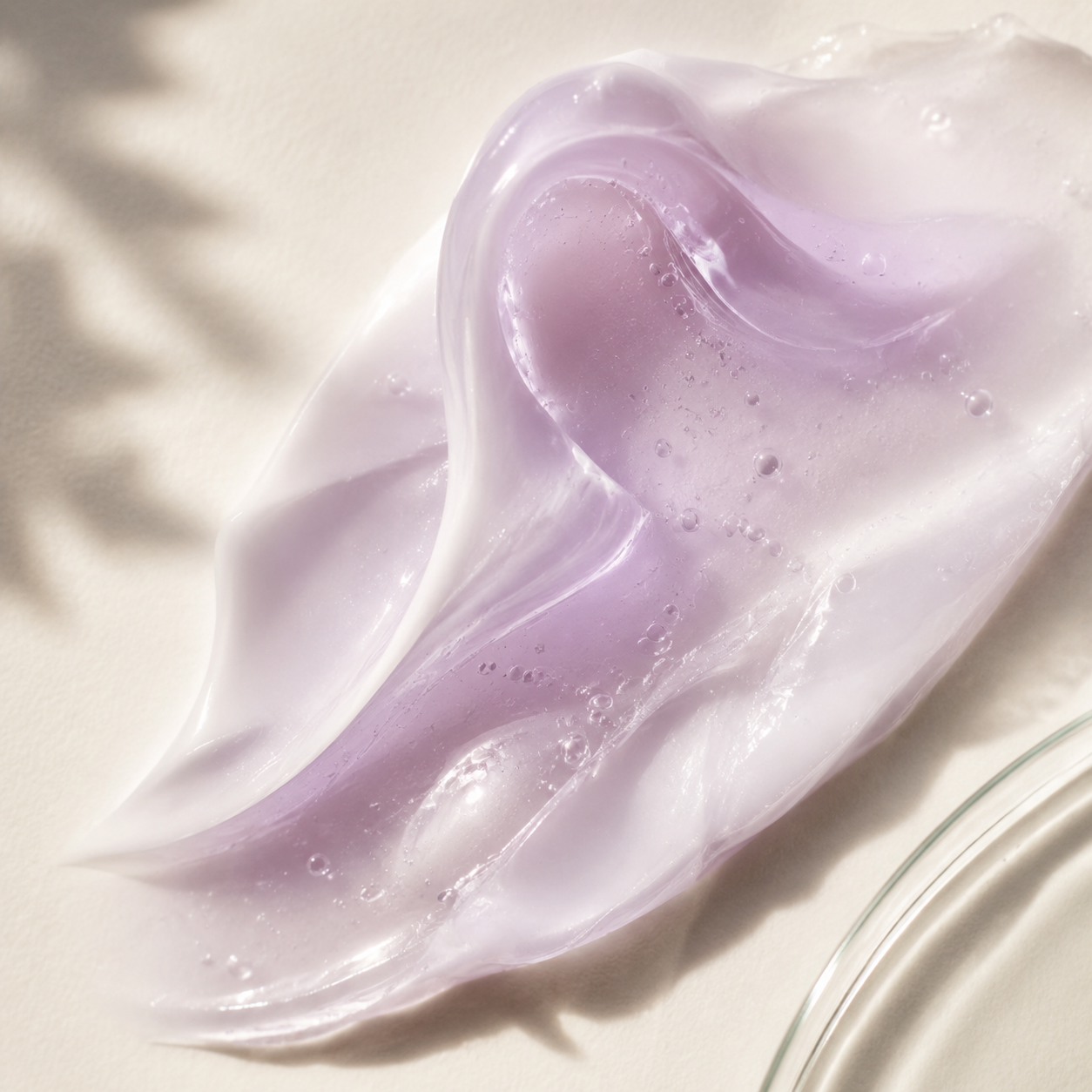 Textura cosmética color lila en detalle